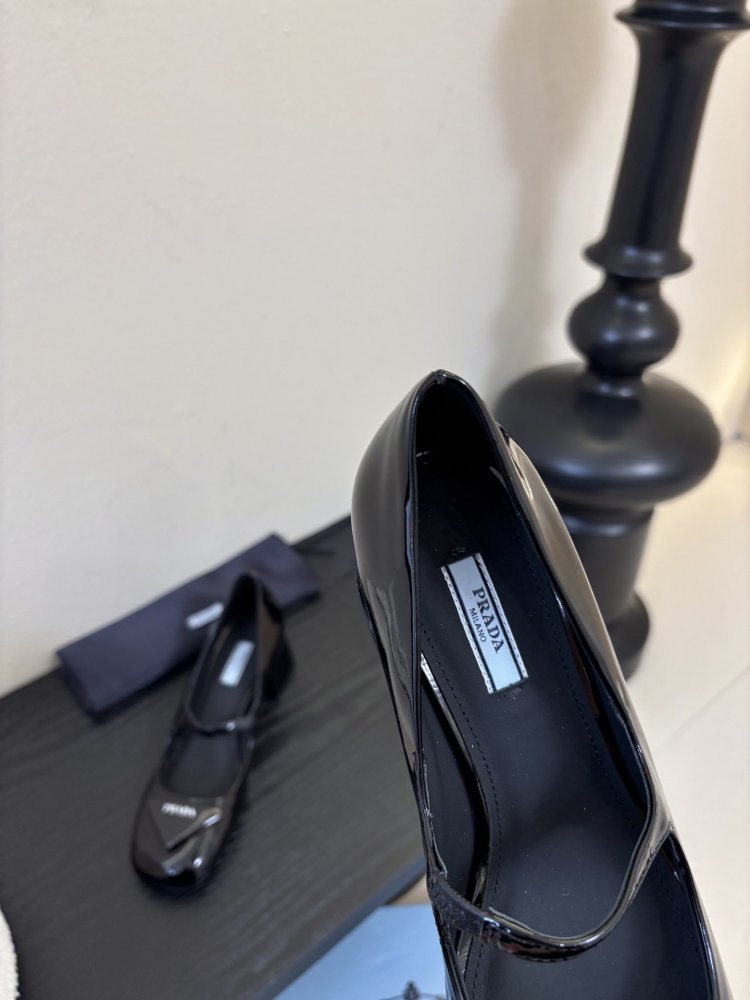 Туфлі жіночі чорні шкіряні на підборах з логотипом з квадратним носком Mary Jane фото 8
