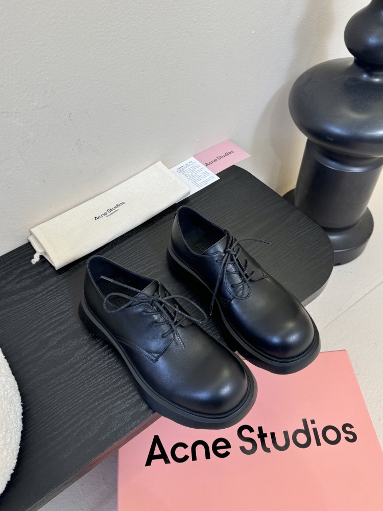 Туфли женские черные кожаные на шнуровке на платформе дерби минималистичные