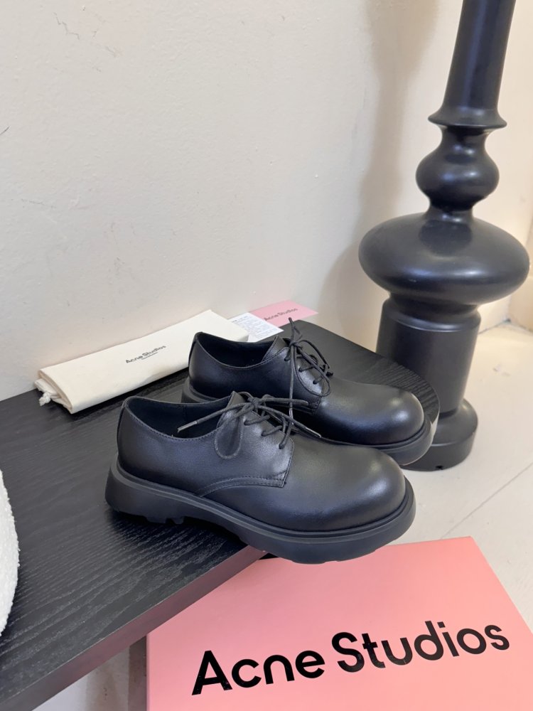 Туфли женские черные кожаные на шнуровке на платформе дерби минималистичные фото 2