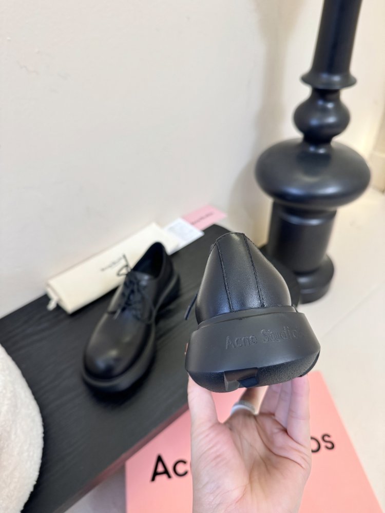 Туфли женские черные кожаные на шнуровке на платформе дерби минималистичные фото 7