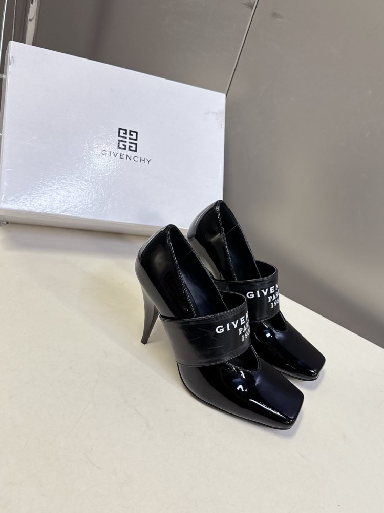 Туфли женские черные лаковые на высоком каблуке с эластичной резинкой закрытые фото 3