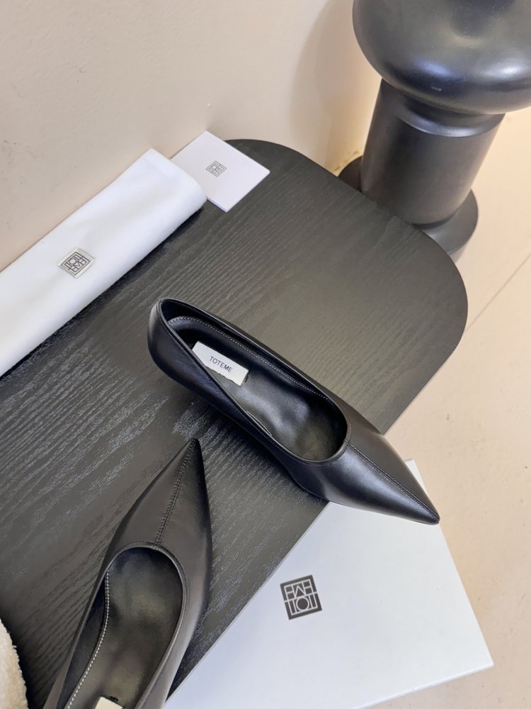 Туфли женские черные лодочки на низком каблуке с острым носком классические фото 4