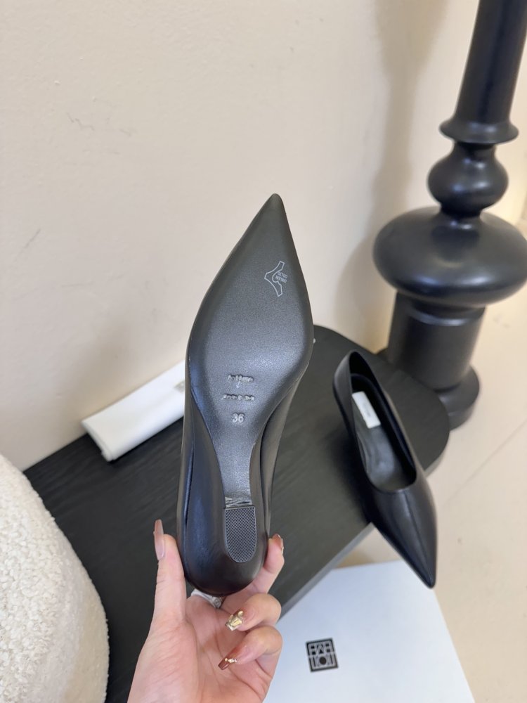 Туфли женские черные лодочки на низком каблуке с острым носком классические фото 9