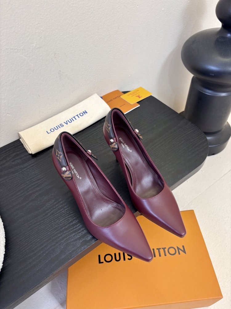 Туфли женские кожаные бордовые лодочки на каблуке с острым носом