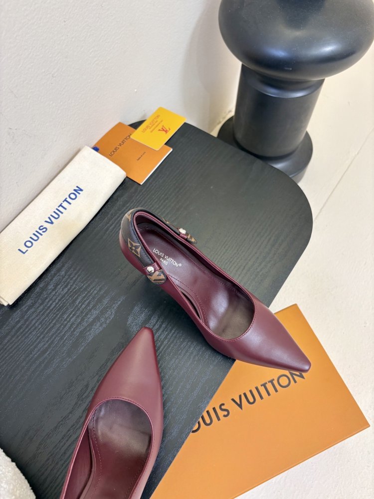 Туфли женские кожаные бордовые лодочки на каблуке с острым носом фото 4