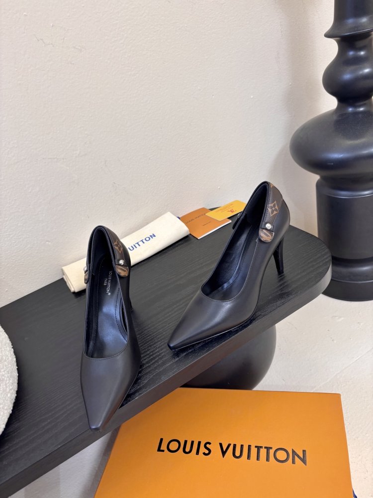 Туфли женские кожаные черные лодочки на каблуке с острым носом фото 3