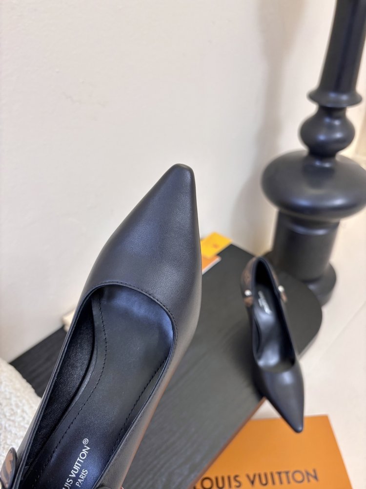 Туфли женские кожаные черные лодочки на каблуке с острым носом фото 6