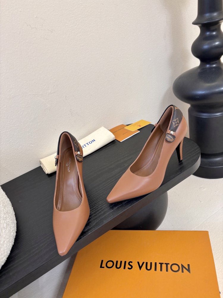 Туфли женские кожаные коричневые лодочки на каблуке с острым носом фото 3