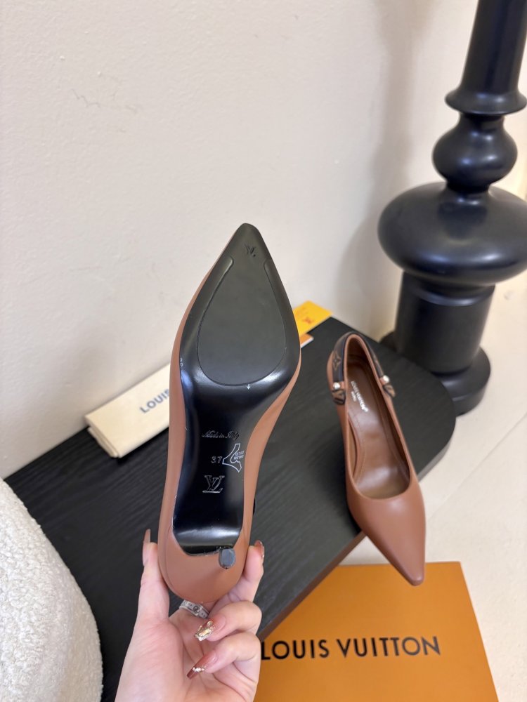 Туфли женские кожаные коричневые лодочки на каблуке с острым носом фото 6