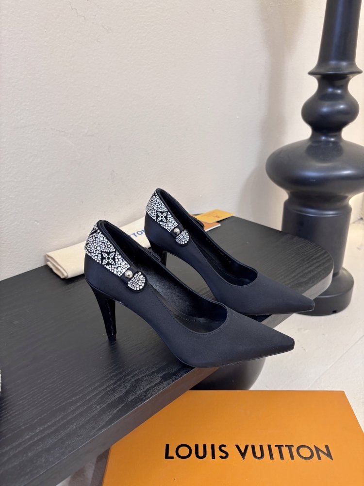 Туфли женские кожаные лодочки на каблуке с острым носом фото 2