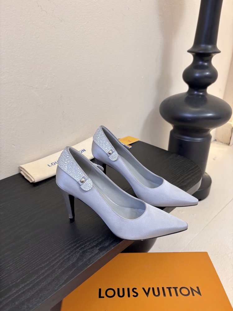 Туфли женские кожаные лодочки на каблуке с острым носом фото 2