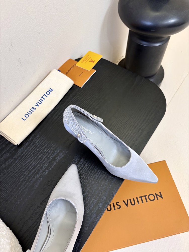 Туфли женские кожаные лодочки на каблуке с острым носом фото 4