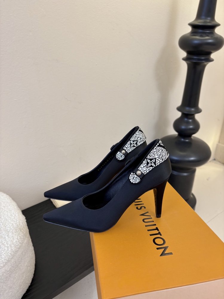 Туфли женские кожаные лодочки на каблуке с острым носом фото 5