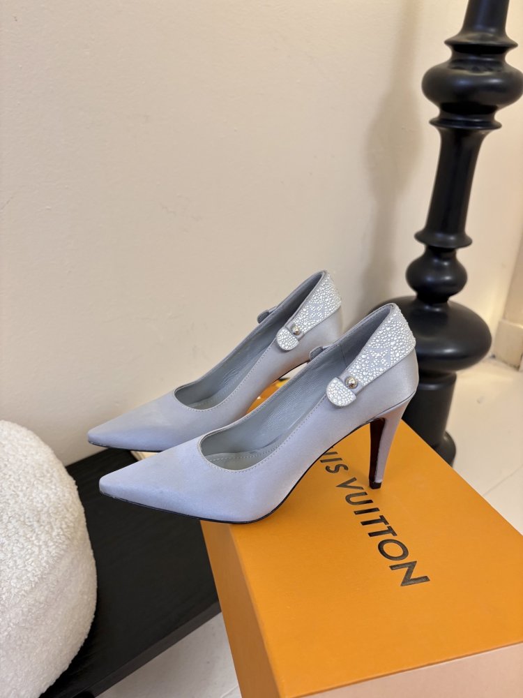 Туфли женские кожаные лодочки на каблуке с острым носом фото 5