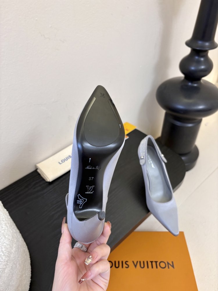 Туфли женские кожаные лодочки на каблуке с острым носом фото 6