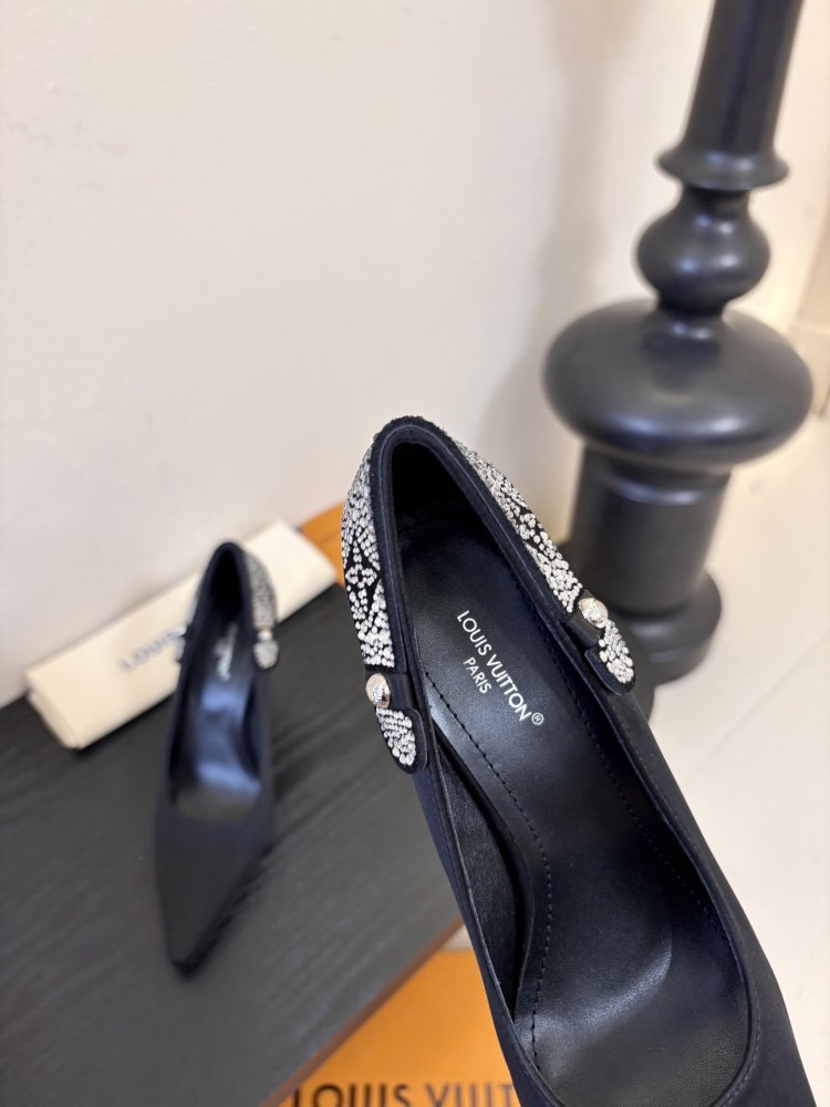 Туфли женские кожаные лодочки на каблуке с острым носом фото 8