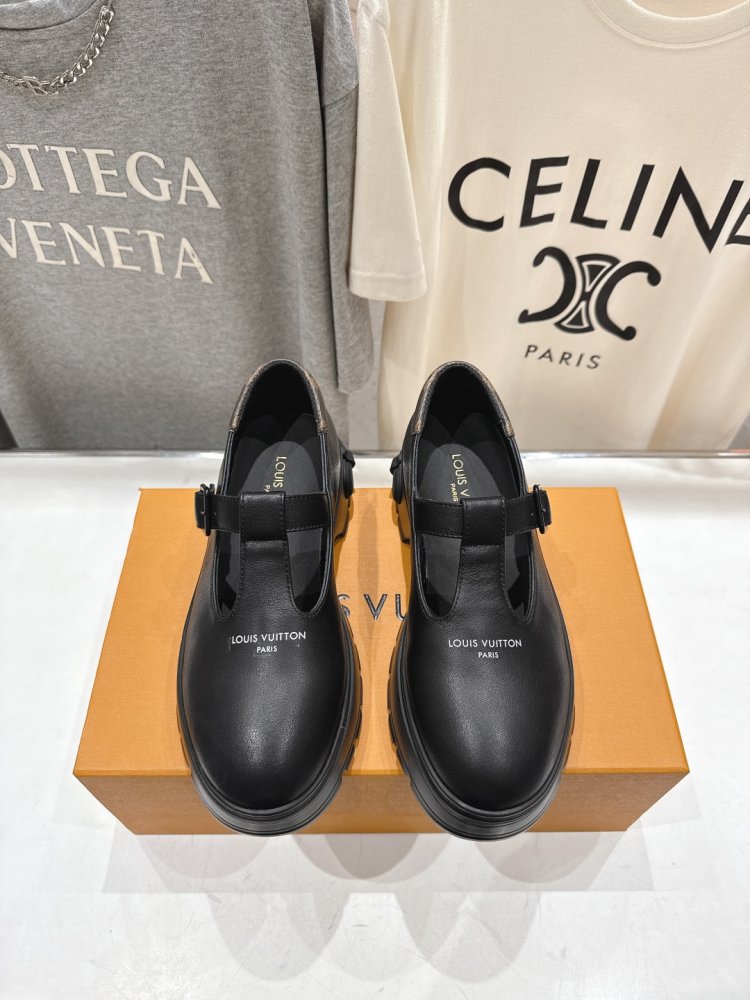 Shoes women's leather