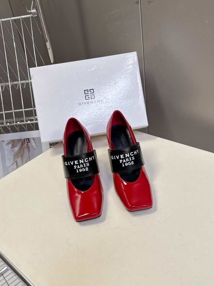 Туфлі жіночі червоні лакові на високому підборах з еластичною гумкою закриті фото 2