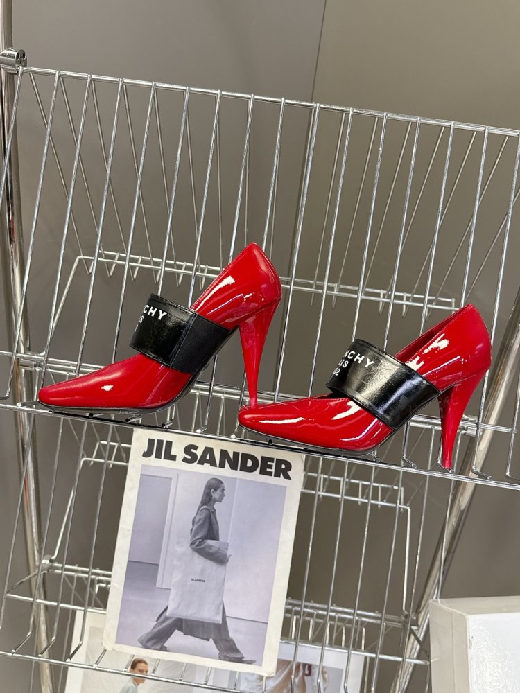 Туфлі жіночі червоні лакові на високому підборах з еластичною гумкою закриті фото 6