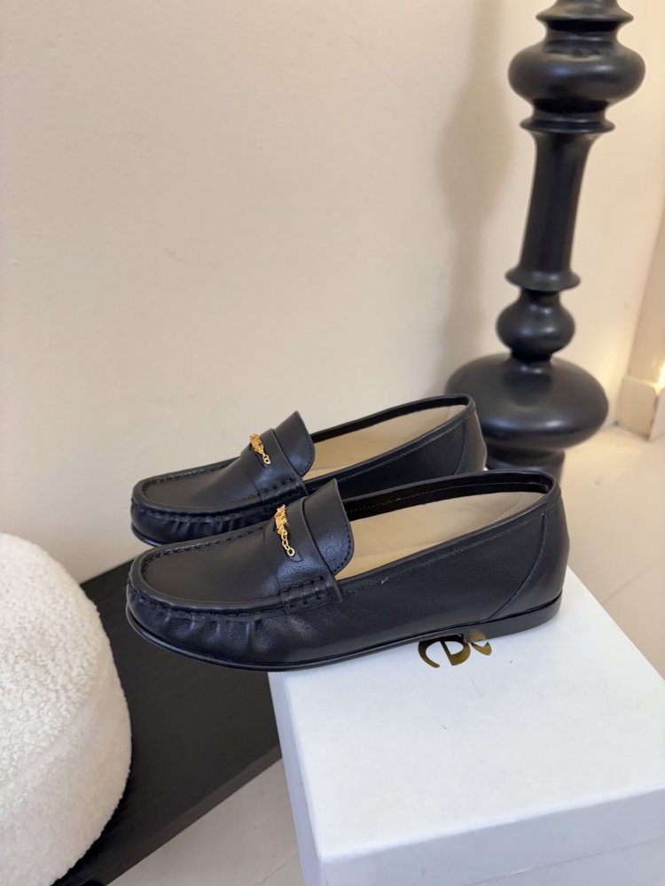 Туфли женские лоферы черные кожаные с золотой цепочкой на плоской подошве фото 5