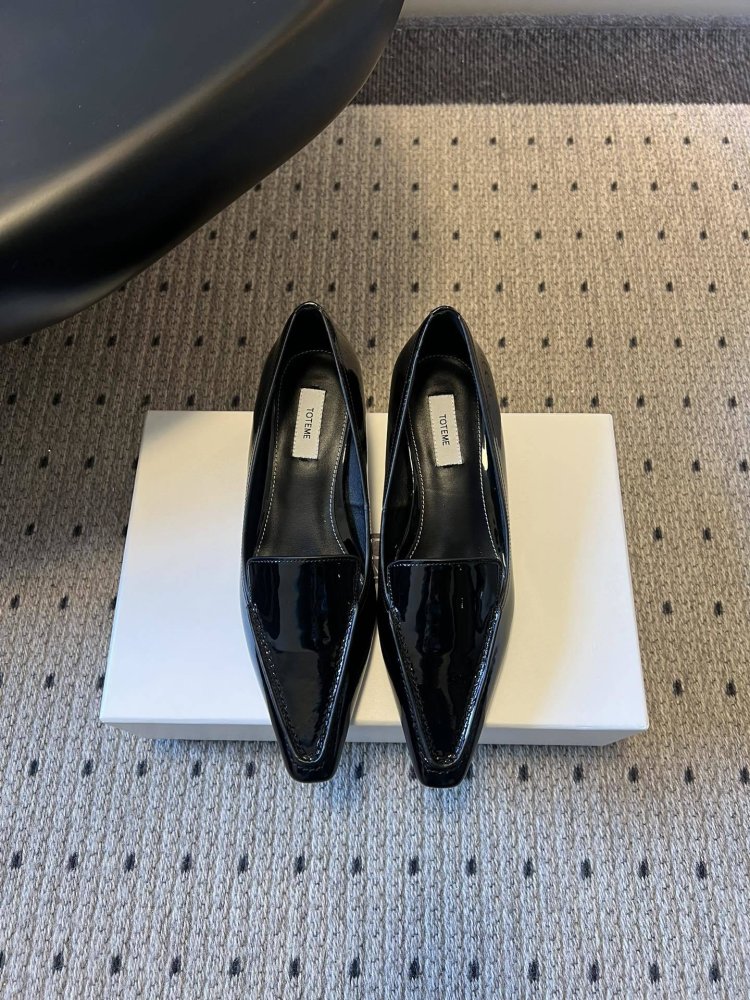 Туфли женские лоферы лаковые на низком ходу с квадратным носком