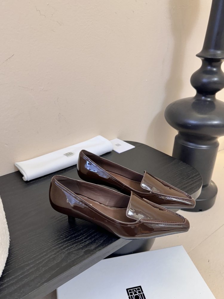 Туфли женские лоферы лаковые на низком ходу с квадратным носком фото 2