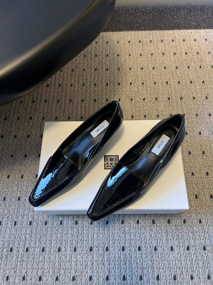 Туфли женские лоферы лаковые на низком ходу с квадратным носком фото 2