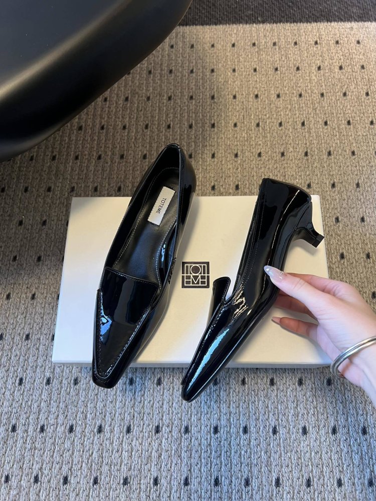 Туфли женские лоферы лаковые на низком ходу с квадратным носком фото 3