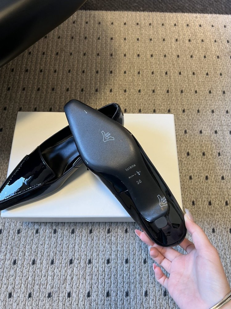 Туфли женские лоферы лаковые на низком ходу с квадратным носком фото 4