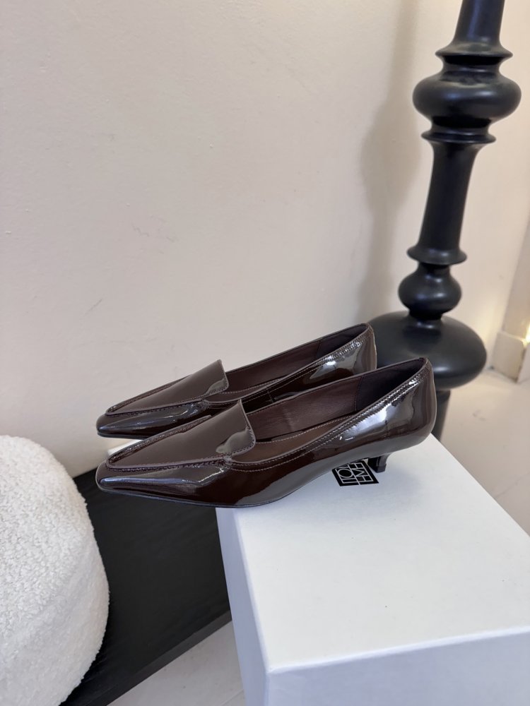 Туфли женские лоферы лаковые на низком ходу с квадратным носком фото 5
