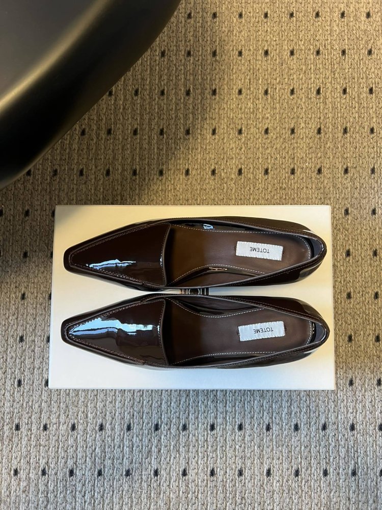 Туфли женские лоферы лаковые на низком ходу с квадратным носком фото 5