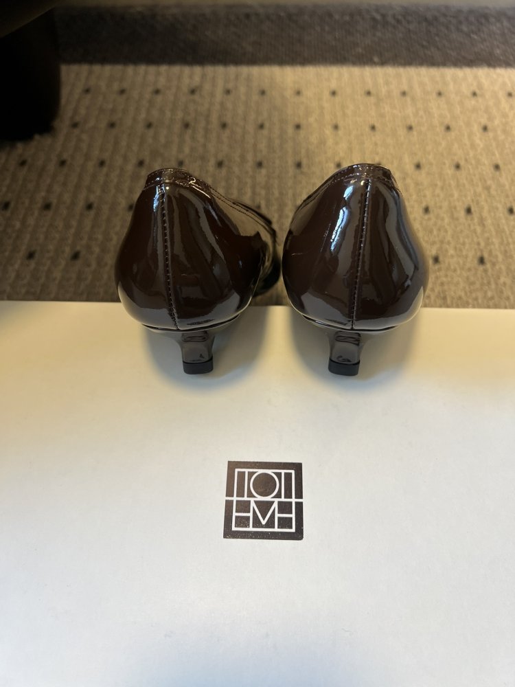 Туфли женские лоферы лаковые на низком ходу с квадратным носком фото 6