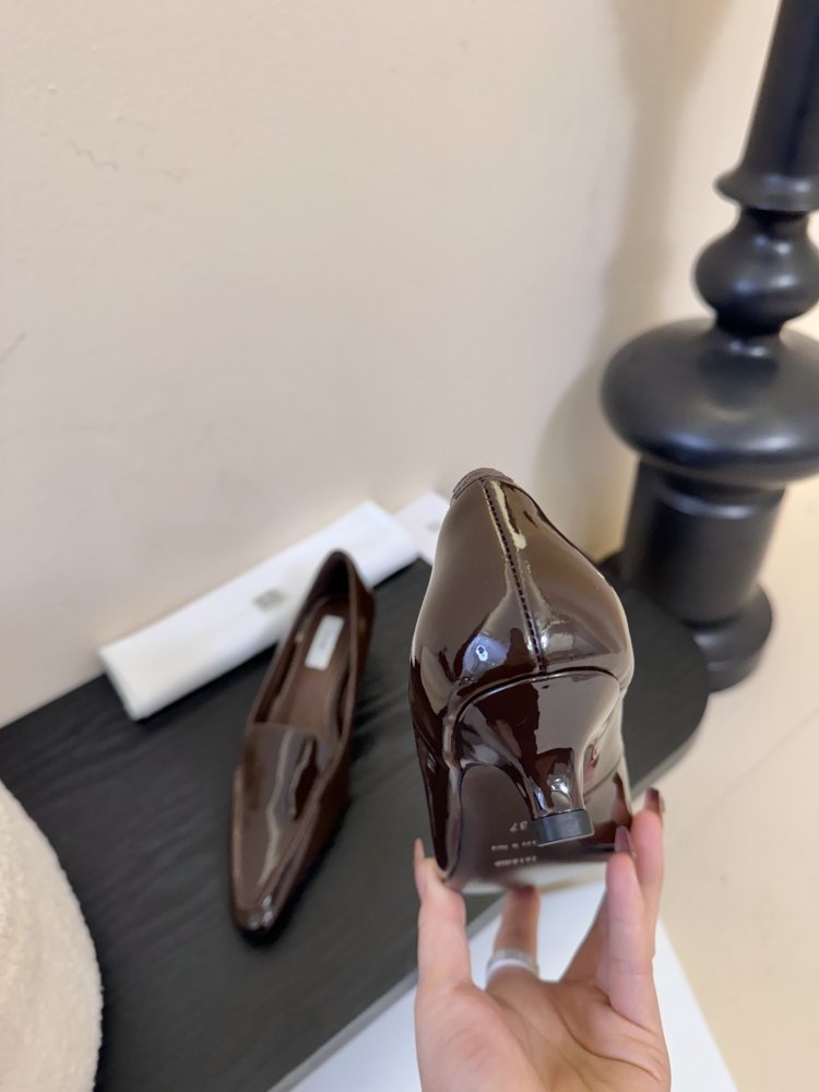 Туфли женские лоферы лаковые на низком ходу с квадратным носком фото 7