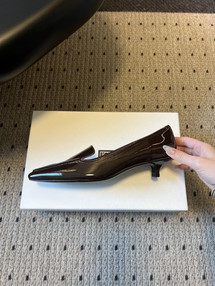 Туфли женские лоферы лаковые на низком ходу с квадратным носком фото 7