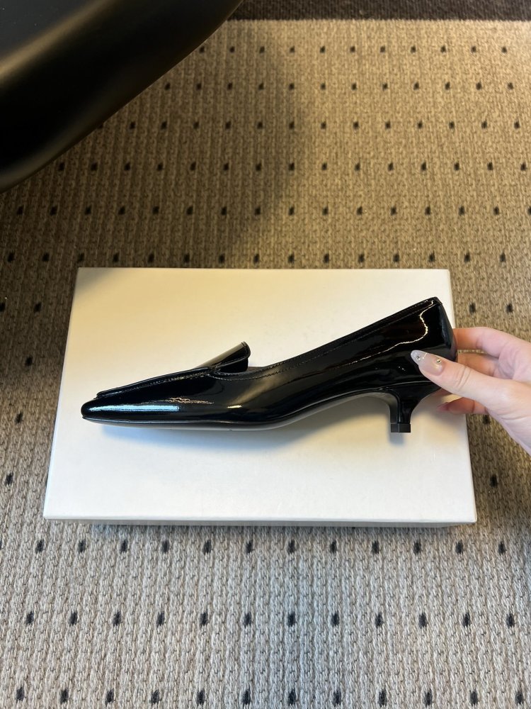 Туфли женские лоферы лаковые на низком ходу с квадратным носком фото 7