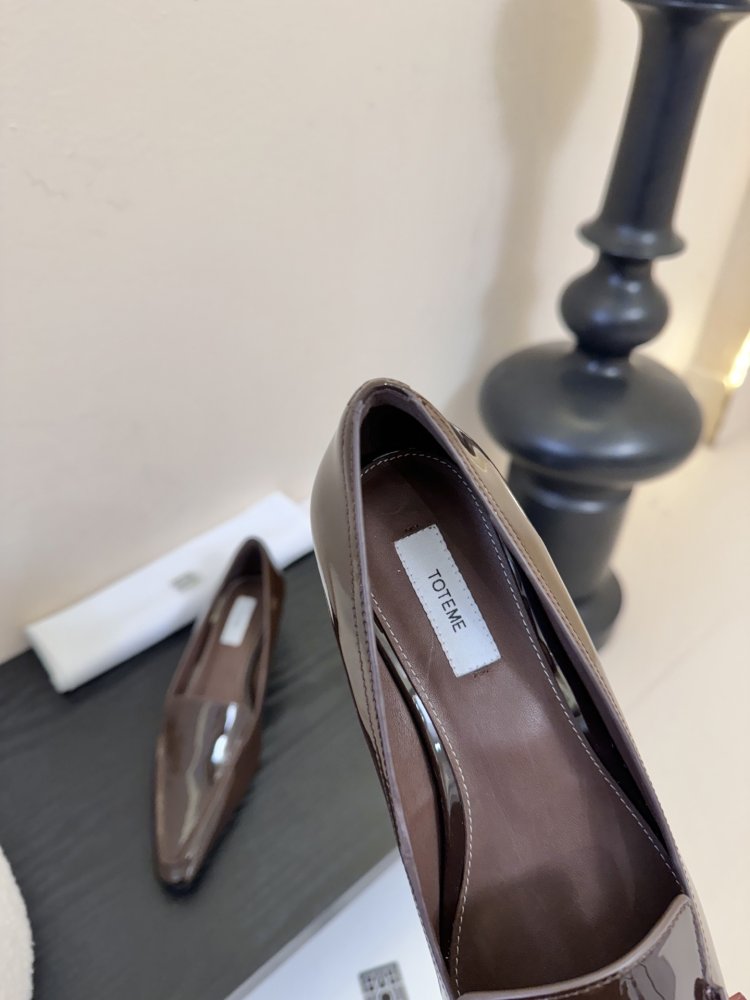 Туфли женские лоферы лаковые на низком ходу с квадратным носком фото 8