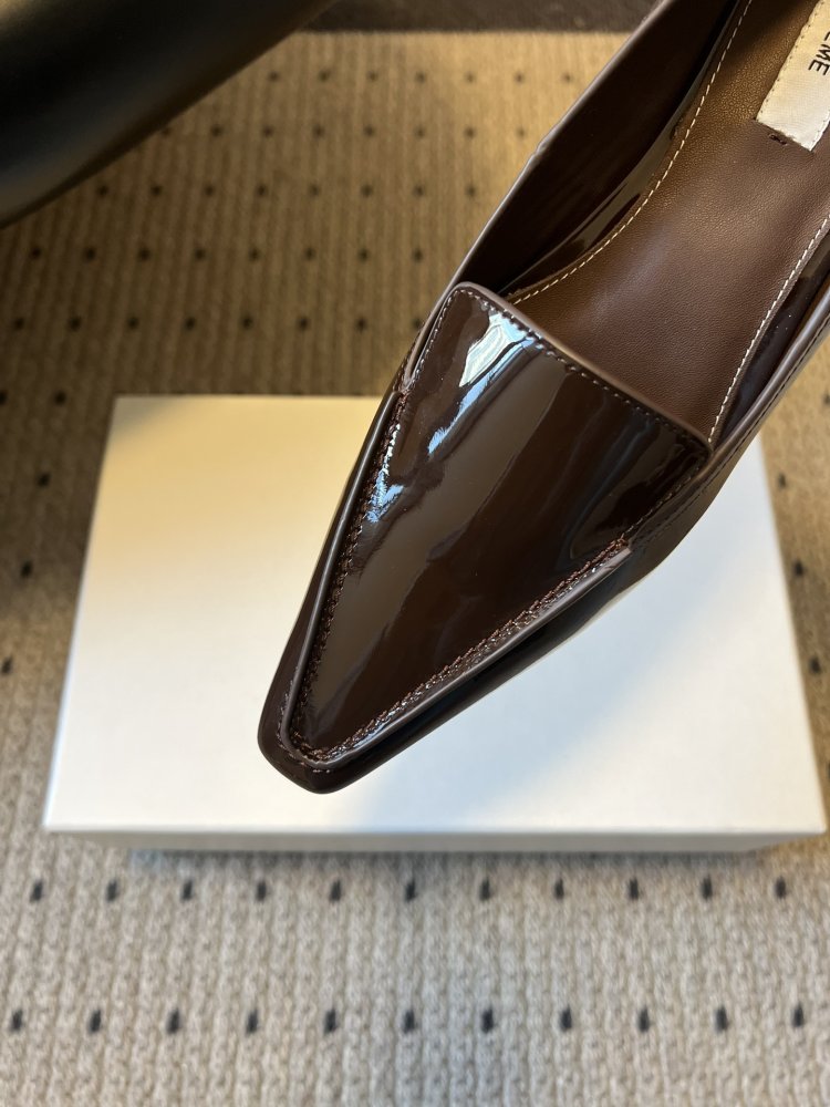 Туфли женские лоферы лаковые на низком ходу с квадратным носком фото 8