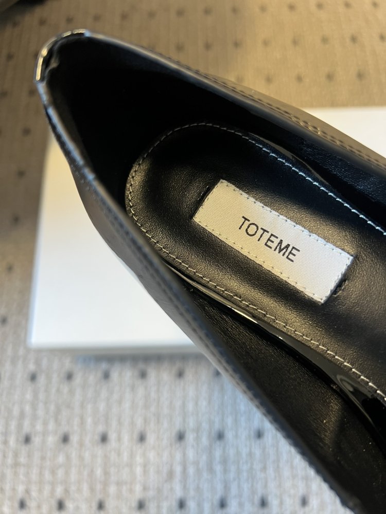 Туфли женские лоферы лаковые на низком ходу с квадратным носком фото 9