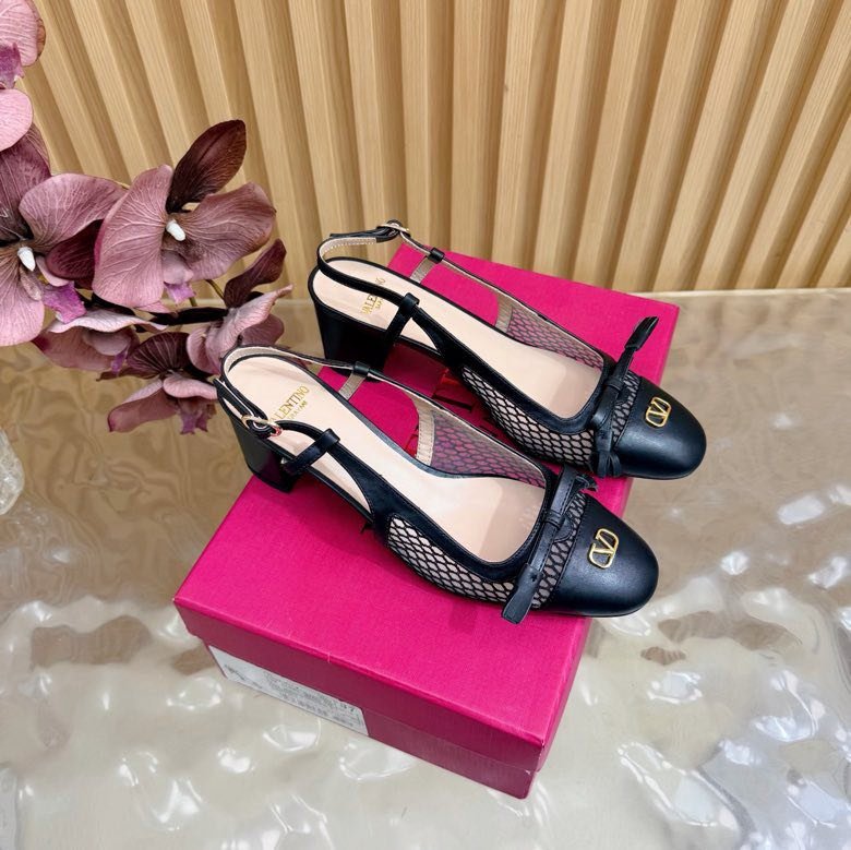 Shoes women's on massive heel