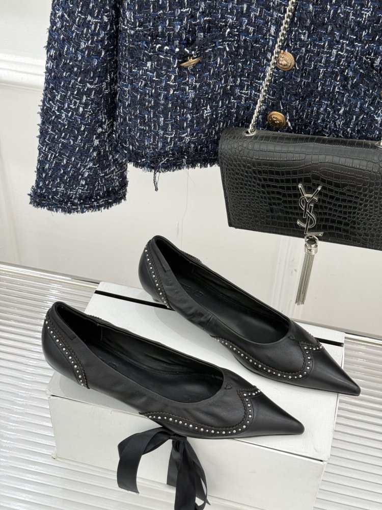 Туфли женские на низком каблуке с острым носком фото 3