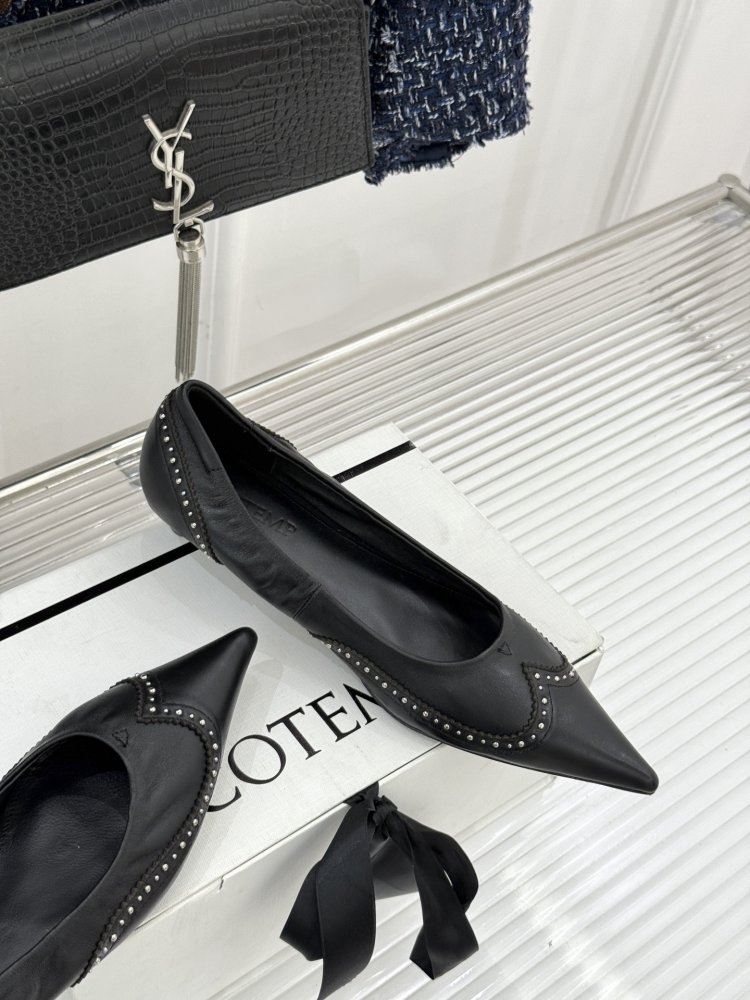 Туфли женские на низком каблуке с острым носком фото 5