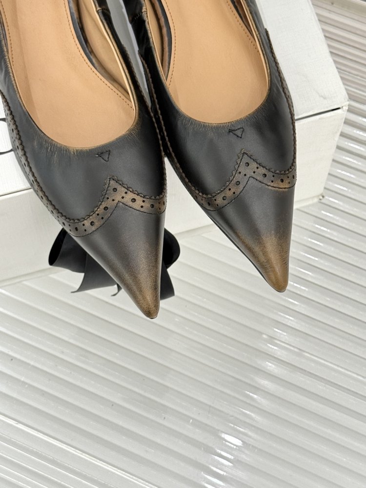 Туфли женские на низком каблуке с острым носком фото 7