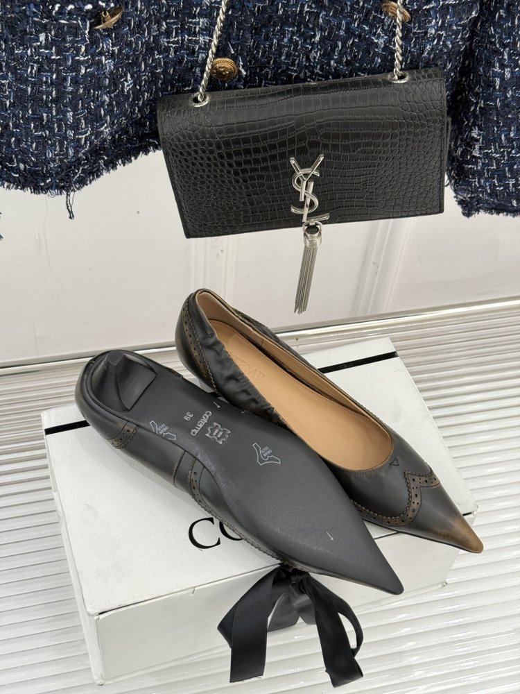 Туфли женские на низком каблуке с острым носком фото 9