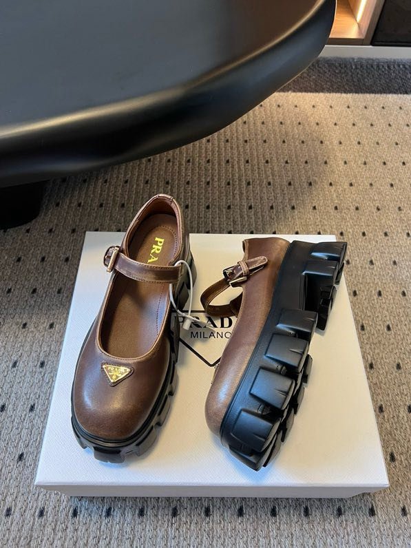 Shoes women's on platform