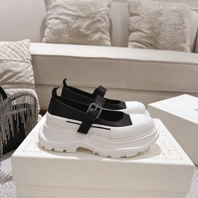 Shoes women's on platform