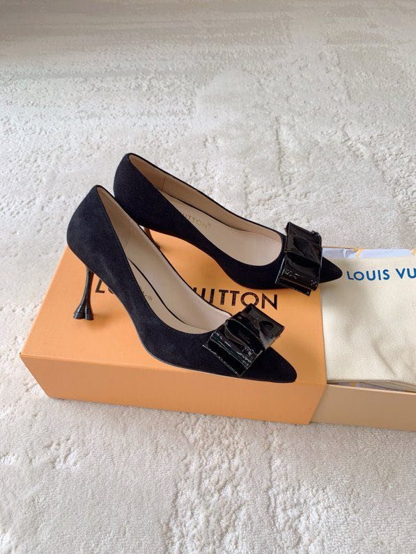 Туфлі жіночі на середньому підборах