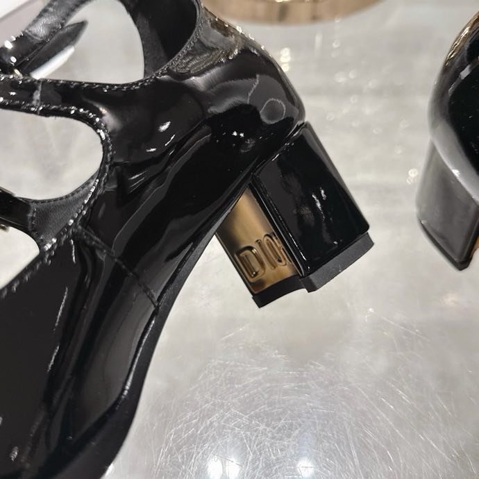 Shoes women's on thick heel фото 7