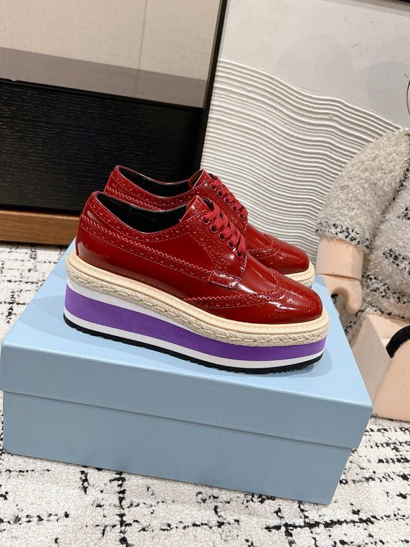 Туфлі жіночі на високою підошві