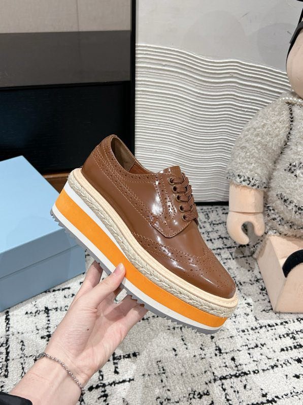 Туфлі жіночі на високою підошві фото 2