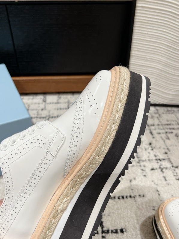 Туфлі жіночі на високою підошві фото 2